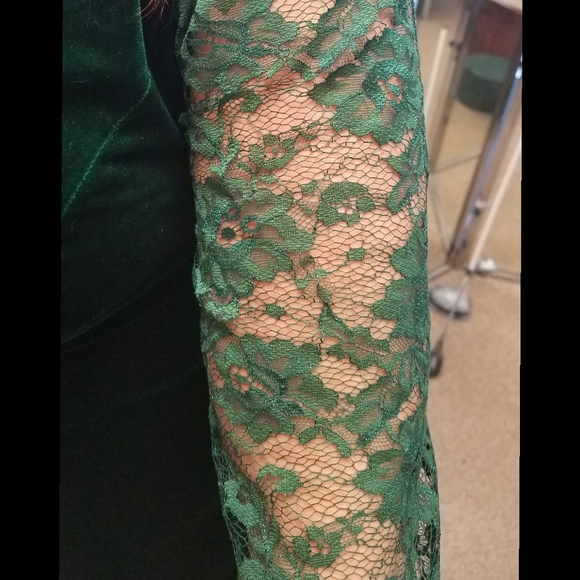 One-Of-A-Kind, Gorgeous Emerald Green Evening Gown - Picture 7 of 8